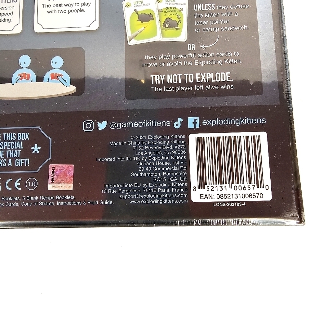 Exploding Kittens - Deluxe Russian Roulette Card Game Set NWT - Picture 4 of 4